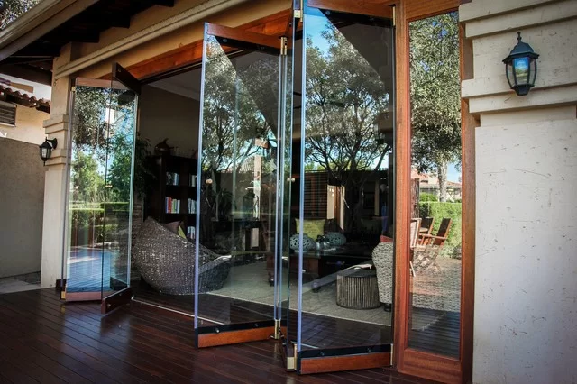 framelessfolding doors 1